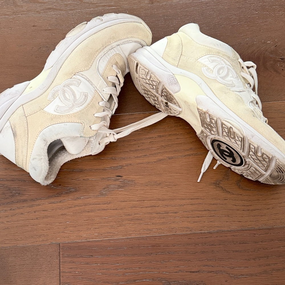 CHANEL Ivory and Beige Sneakers - Picture 9 of 10